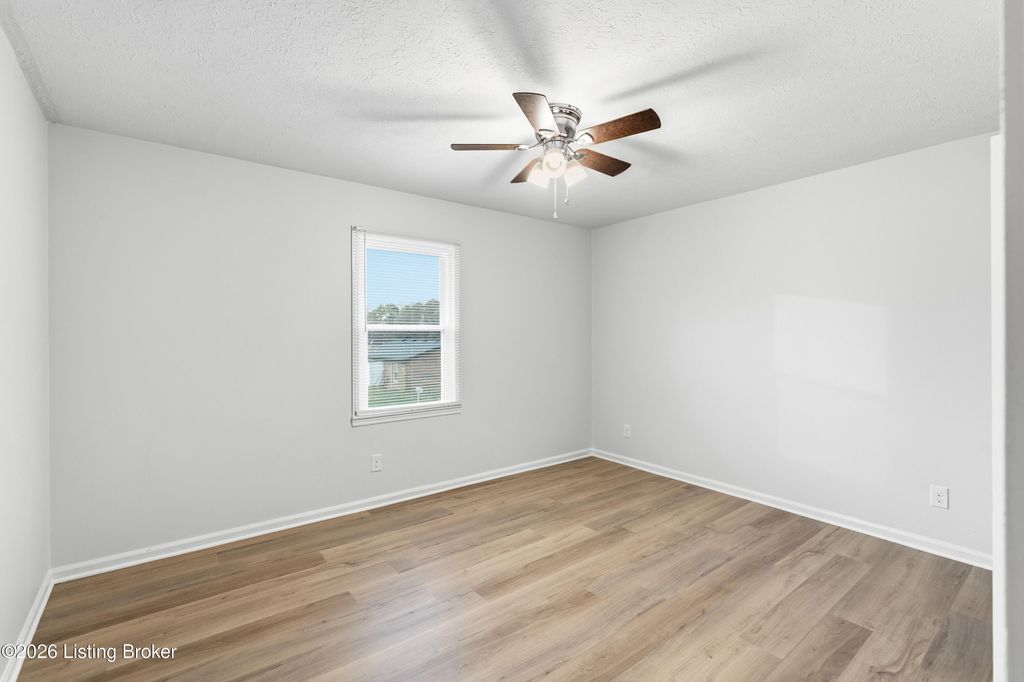 Photo of 117 Valley View Dr, Shelbyville, KY 40065 (MLS # 1706158)