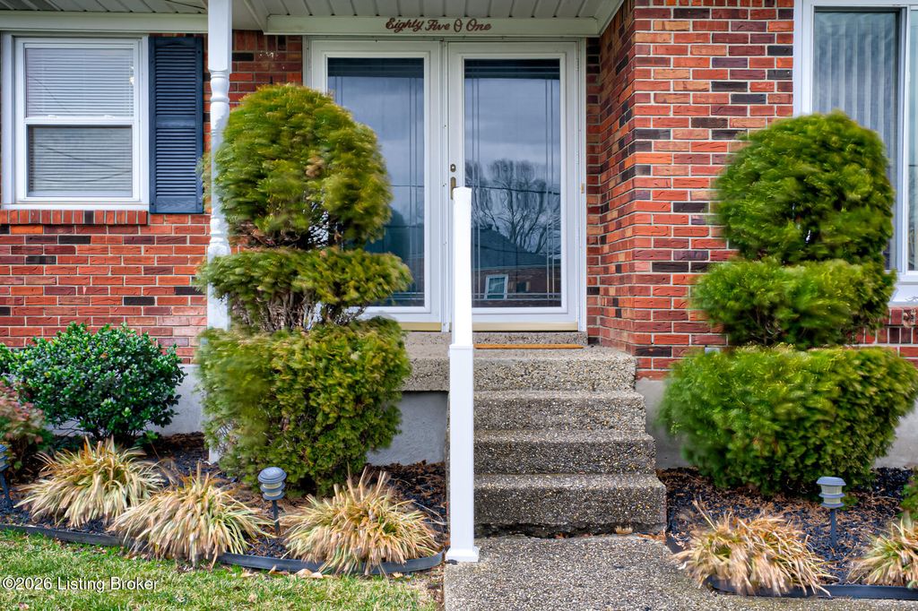 Photo of 8501 Gregory Way, Louisville, KY 40219 (MLS # 1707184)