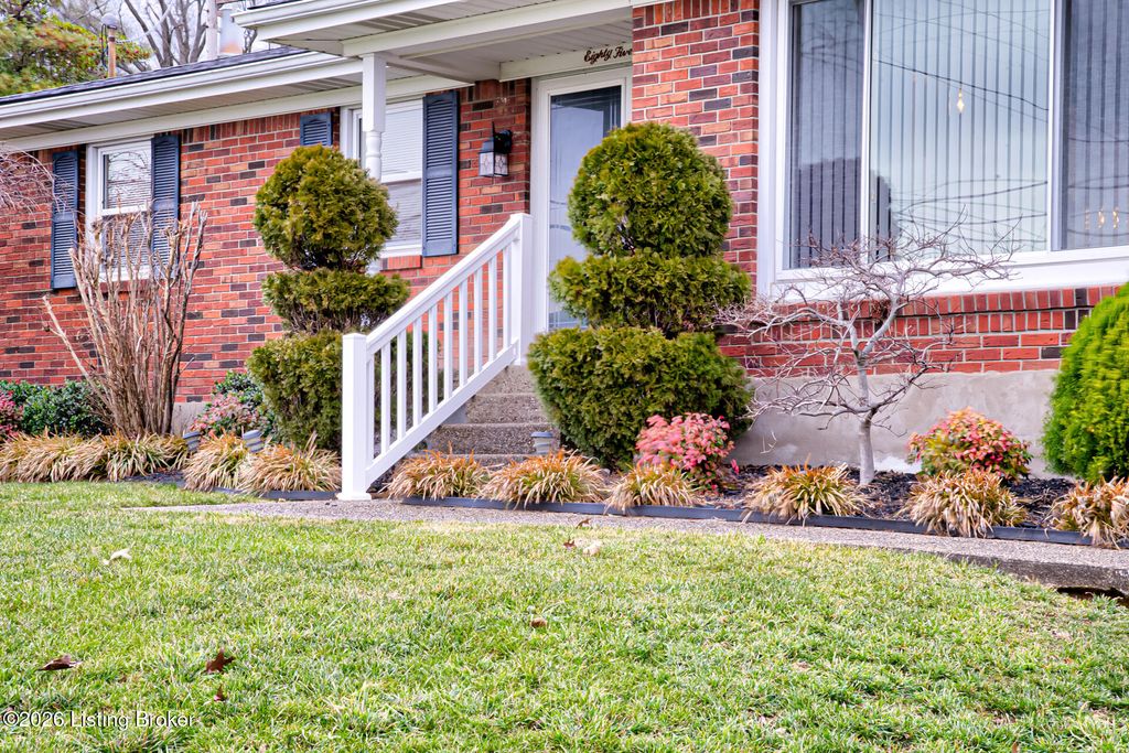 Photo of 8501 Gregory Way, Louisville, KY 40219 (MLS # 1707184)