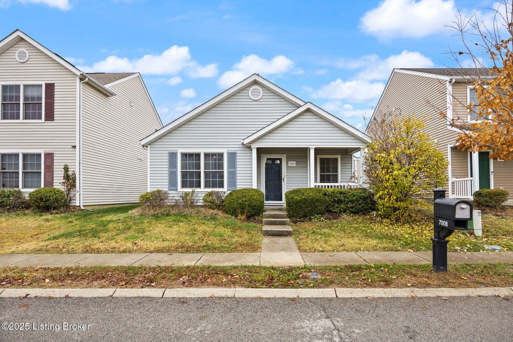 Photo of 7009 Black Mountain Dr, Louisville, KY 40228 (MLS # 1704345)