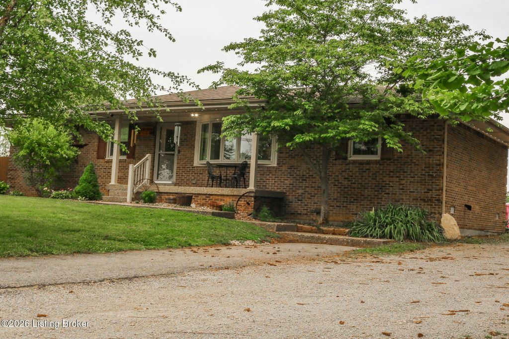 Photo of 3854 Bells Mill Rd, Shepherdsville, KY 40165 (MLS # 1716193)