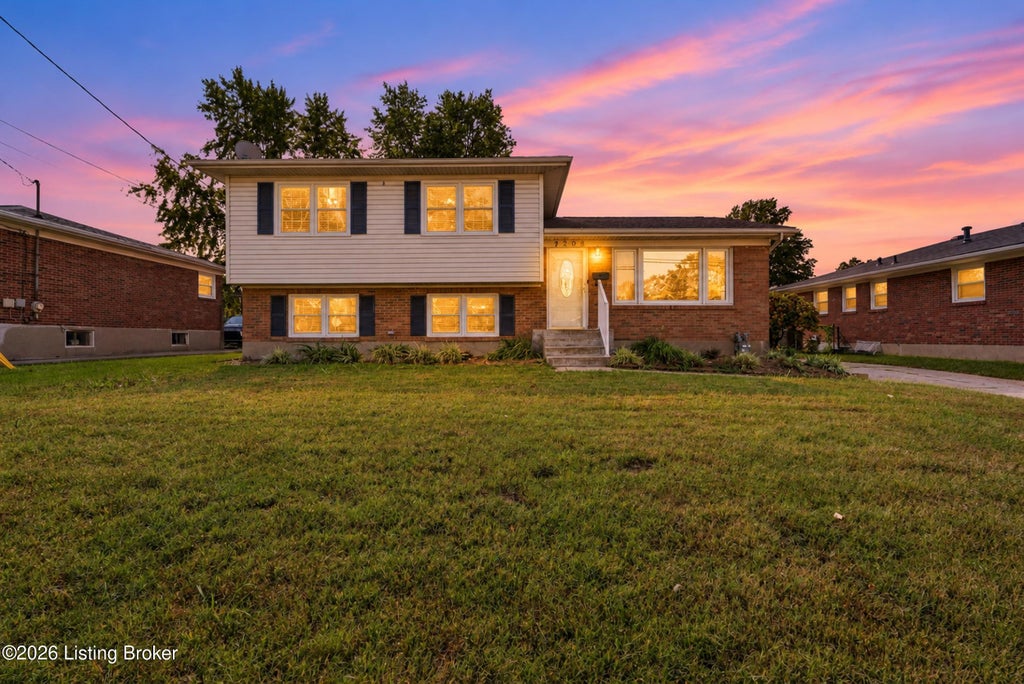 Photo of 7206 Tangelo Dr, Louisville, KY 40228 (MLS # 1731580)