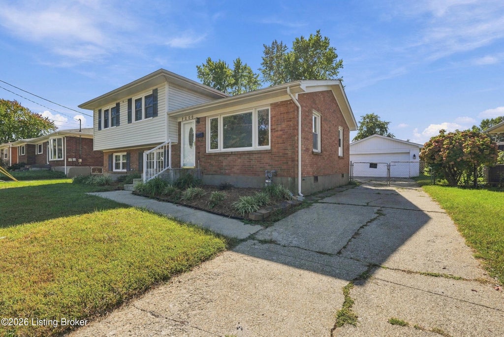 Photo of 7206 Tangelo Dr, Louisville, KY 40228 (MLS # 1731580)