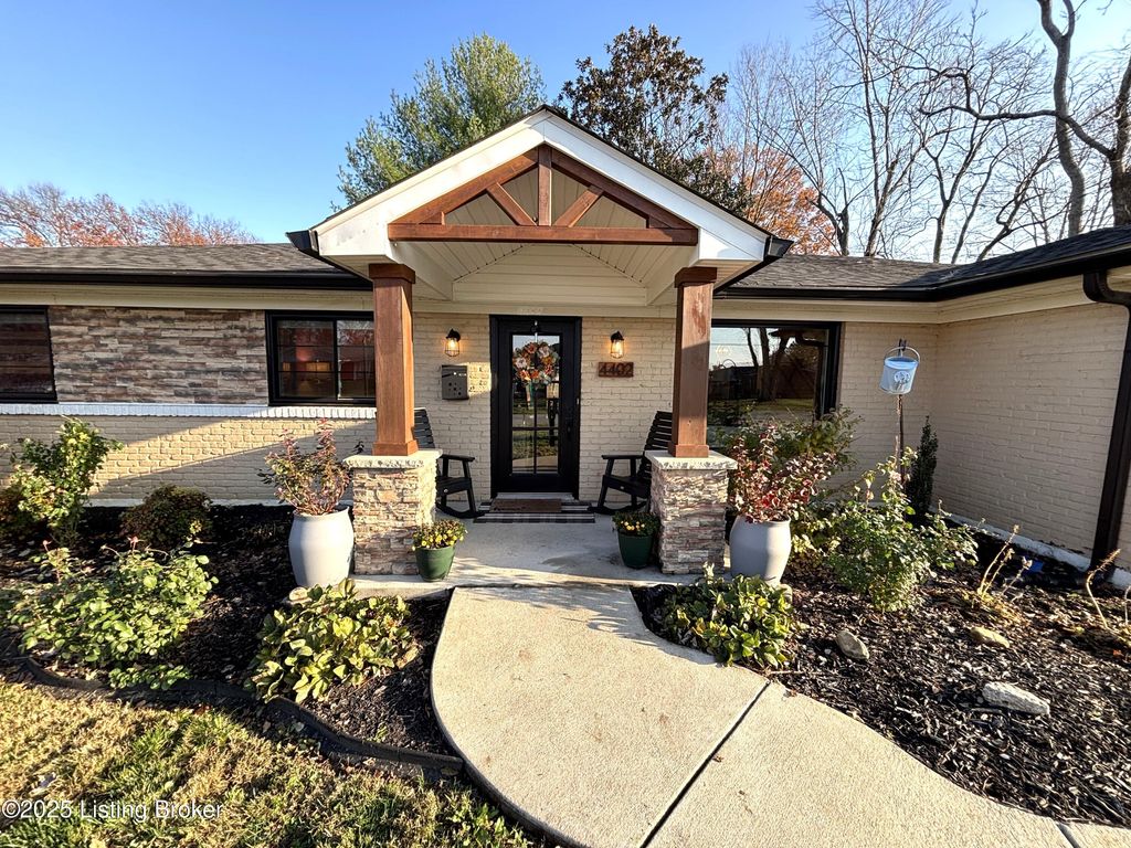 Photo of 4402 Northwood Dr, Louisville, KY 40220 (MLS # 1703973)