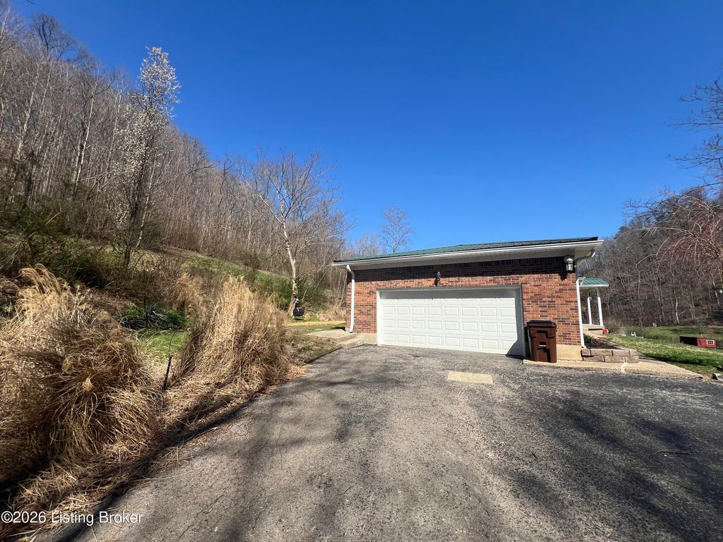 Photo of 150 Downs Ln, Shepherdsville, KY 40165 (MLS # 1714570)