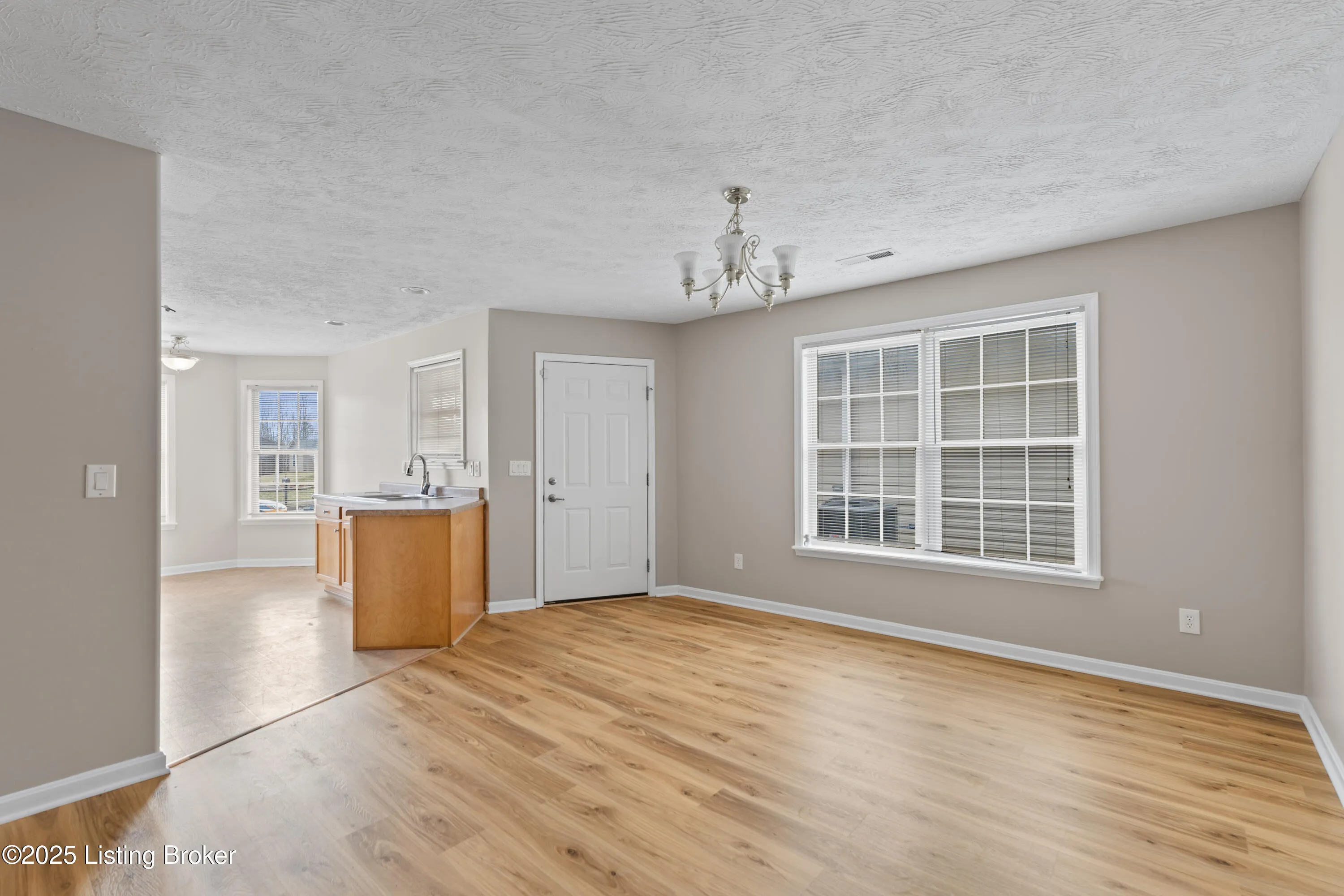 Jeffersonville, Indiana 47130, United States, 3 Bedrooms Bedrooms, ,2 BathroomsBathrooms,Residential,Active,86320