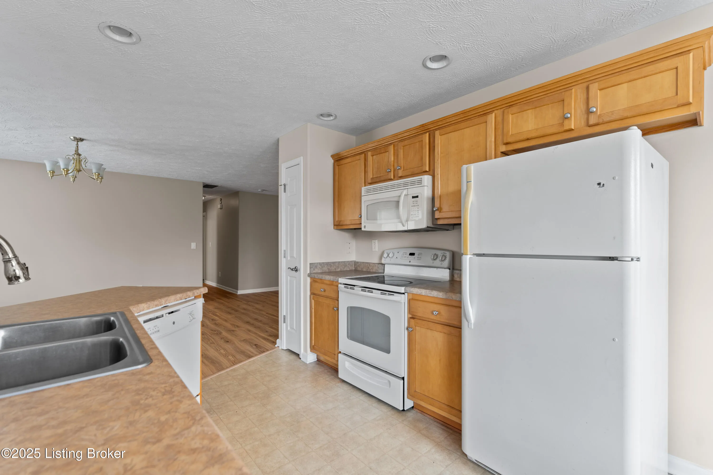 Jeffersonville, Indiana 47130, United States, 3 Bedrooms Bedrooms, ,2 BathroomsBathrooms,Residential,Active,86320