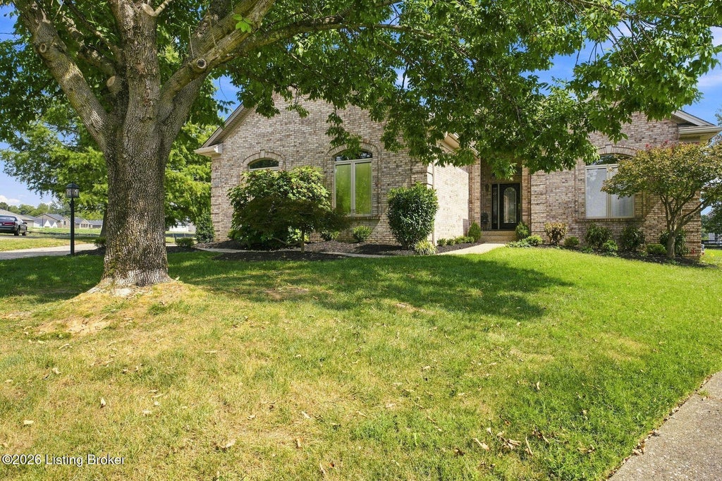 Photo of 8006 Hall Farm Dr, Louisville, KY 40291 (MLS # 1728644)
