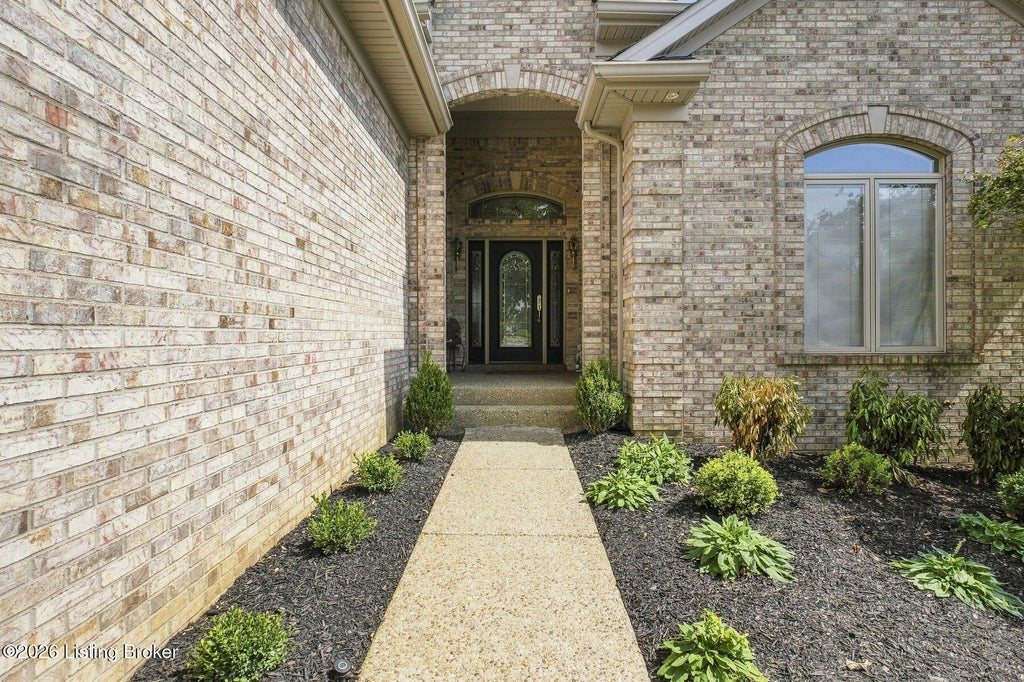 Photo of 8006 Hall Farm Dr, Louisville, KY 40291 (MLS # 1728644)