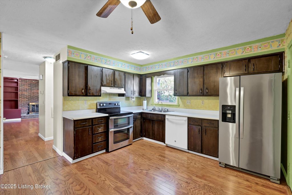 Photo of 4608 Vinita Way, Louisville, KY 40272 (MLS # 1702555)