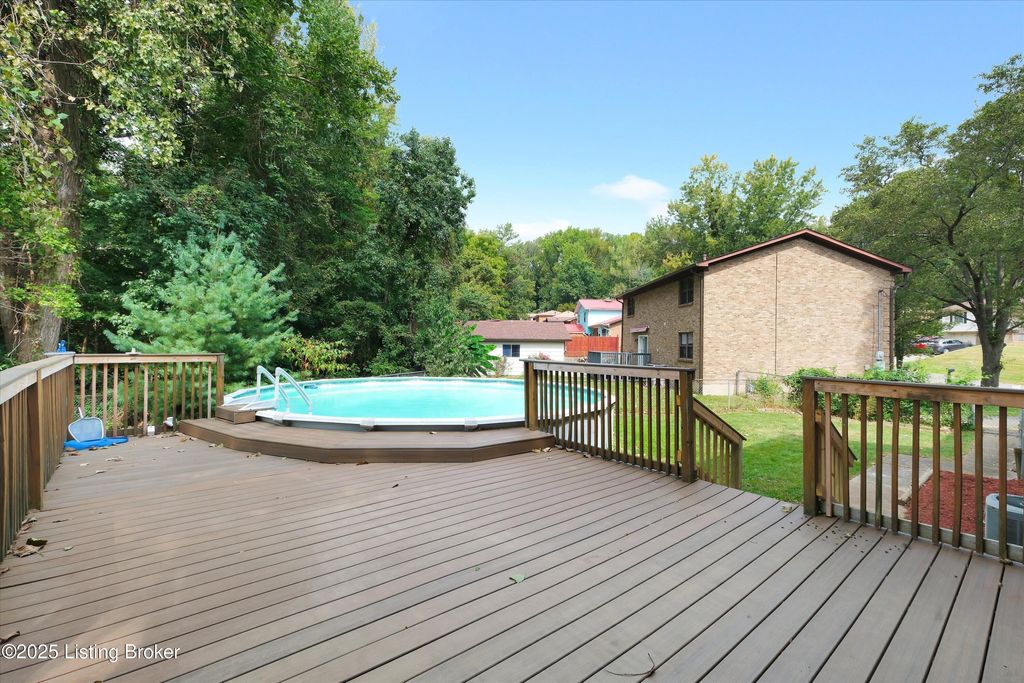 Photo of 4608 Vinita Way, Louisville, KY 40272 (MLS # 1702555)