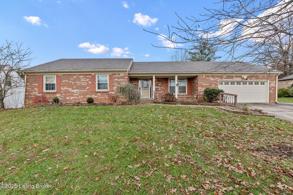 Photo of 1232 Cambridge Dr, Shelbyville, KY 40065 (MLS # 1704325)