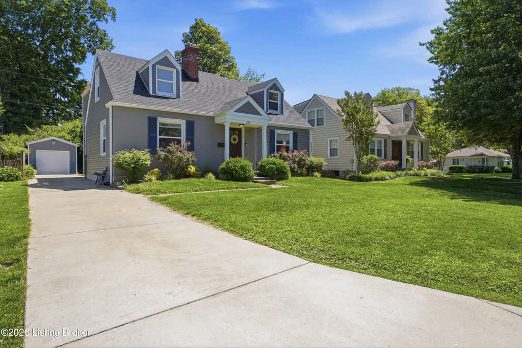 Photo of 233 Monohan Dr, Louisville, KY 40207 (MLS # 1720284)