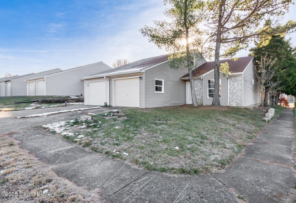 Photo of 530 Independence Ct, Radcliff, KY 40160 (MLS # 1705579)