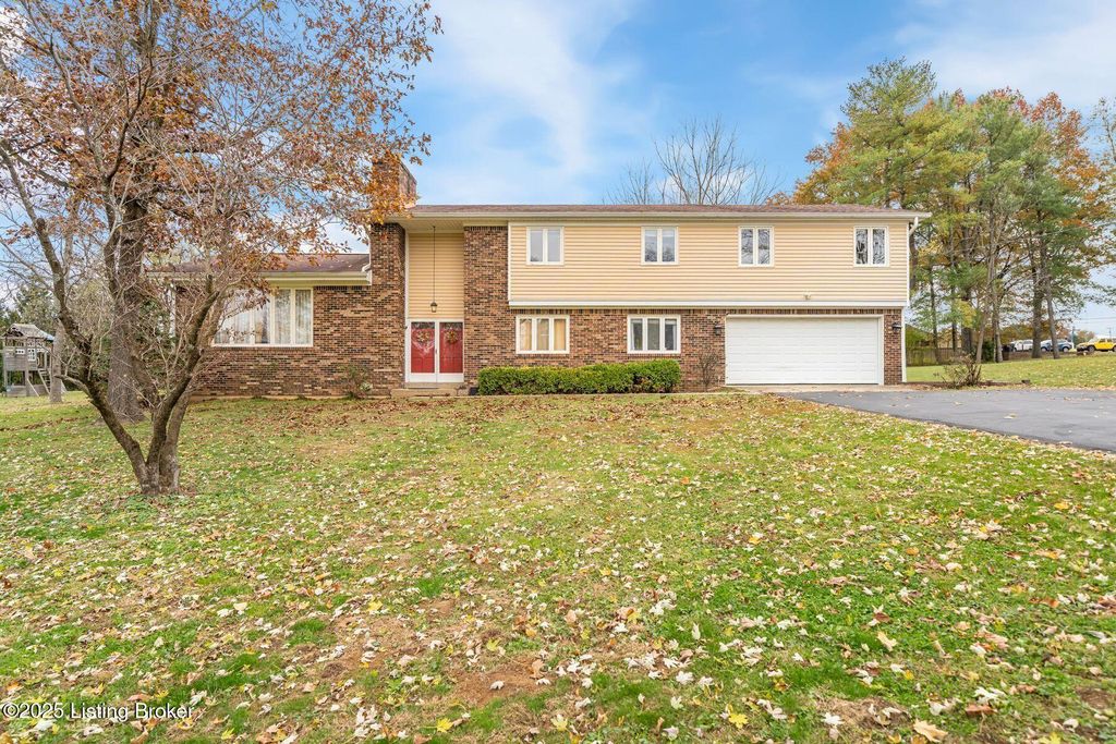 Photo of 3521 Rock Rose Ln, La Grange, KY 40031 (MLS # 1705911)