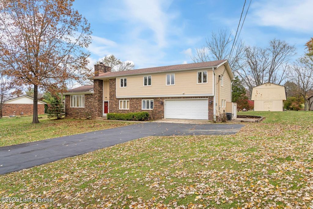 Photo of 3521 Rock Rose Ln, La Grange, KY 40031 (MLS # 1705911)