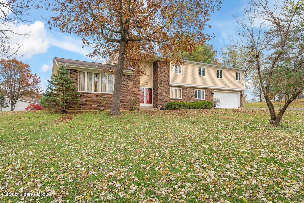 Photo of 3521 Rock Rose Ln, La Grange, KY 40031 (MLS # 1705911)