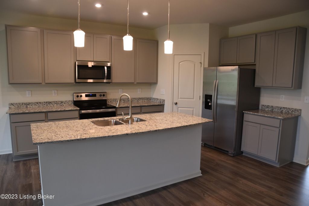 Photo of 4010 White Pne Ln, La Grange, KY 40031 (MLS # 1716341)