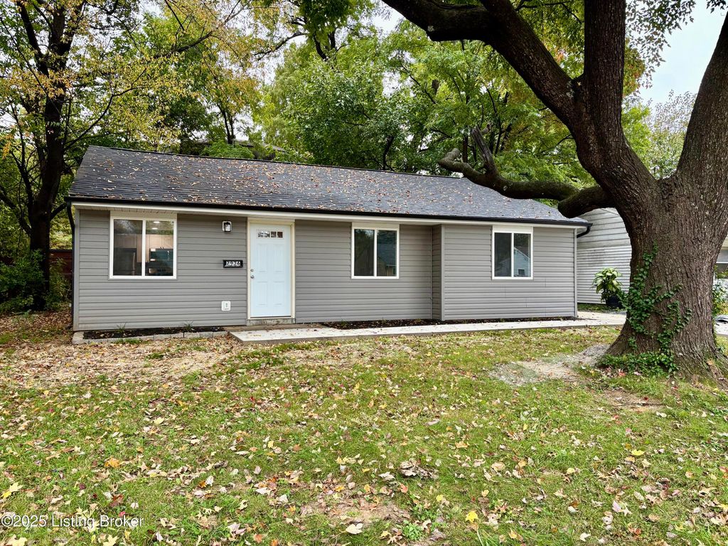 Photo of 2936 Garey Ln, Louisville, KY 40216 (MLS # 1707604)