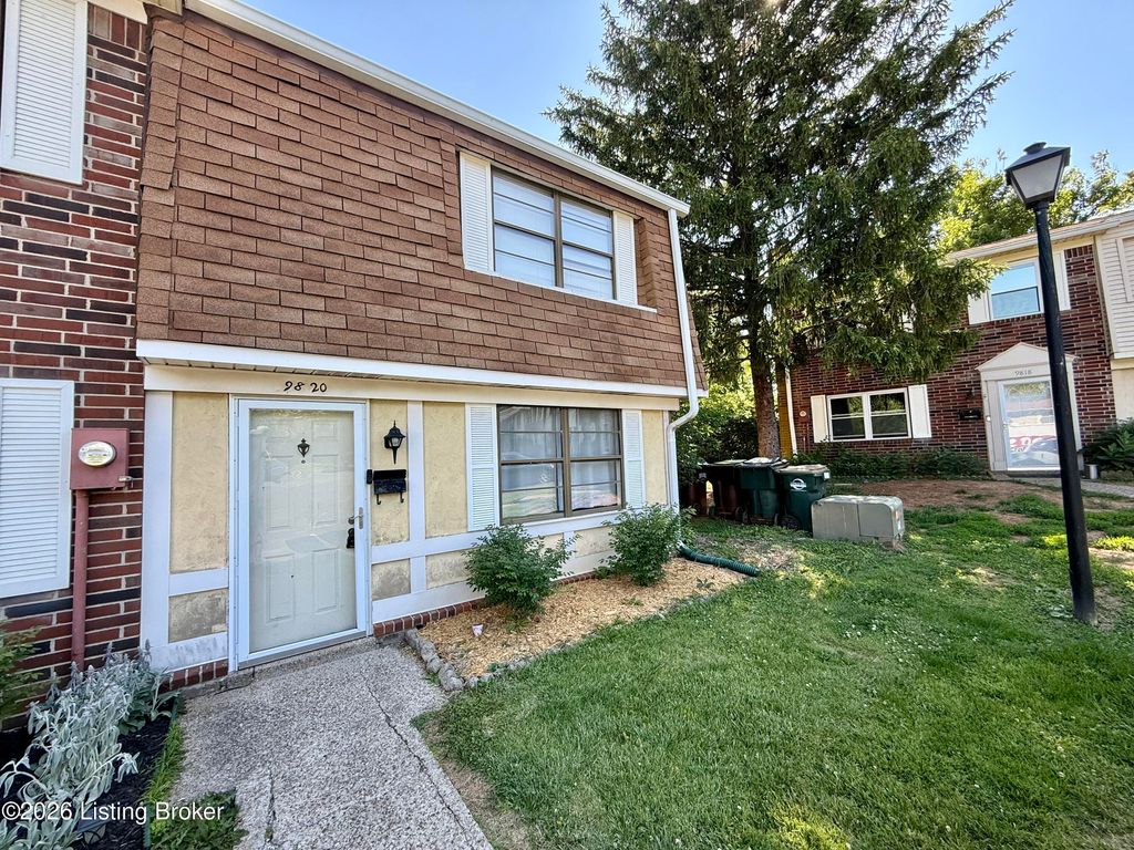 Photo of 9820 Oakshire Dr, Jeffersontown, KY 40299 (MLS # 1715123)