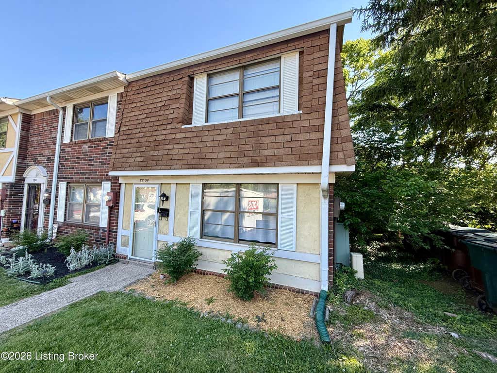 Photo of 9820 Oakshire Dr, Jeffersontown, KY 40299 (MLS # 1715123)