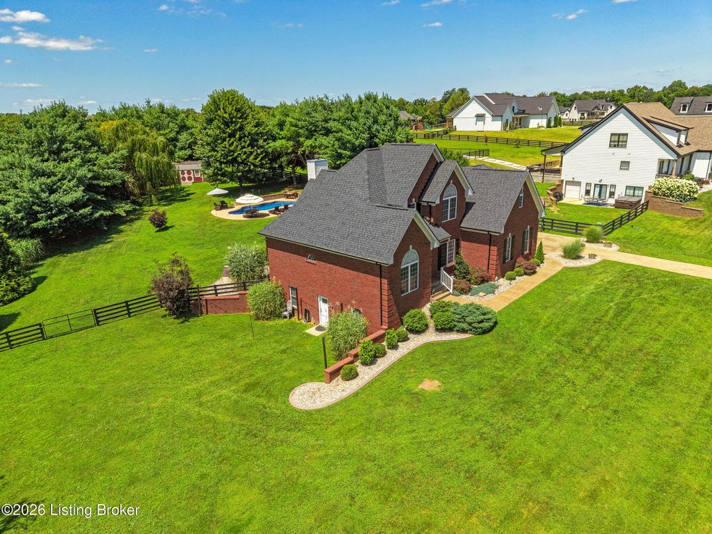 Photo of 4916 Sycamore Run Dr, La Grange, KY 40031 (MLS # 1724569)