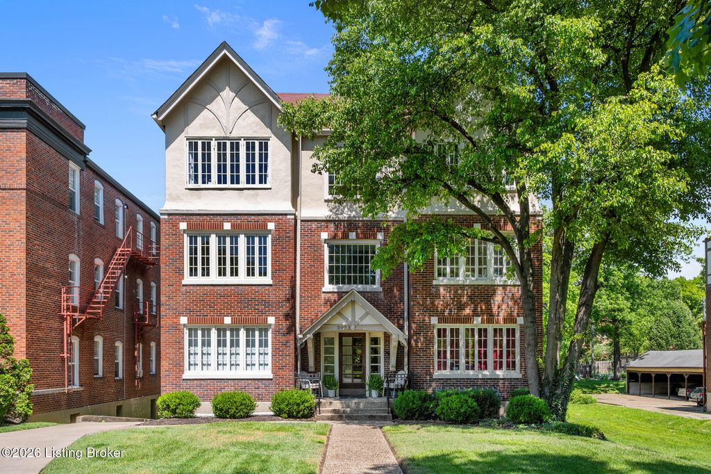 Photo of 2053 Douglass Blvd #APT 3, Louisville, KY 40205 (MLS # 1716527)