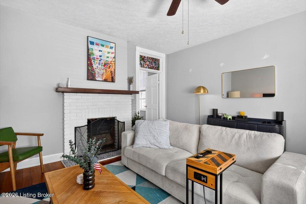 Photo of 1033 Milton St, Louisville, KY 40217 (MLS # 1732308)