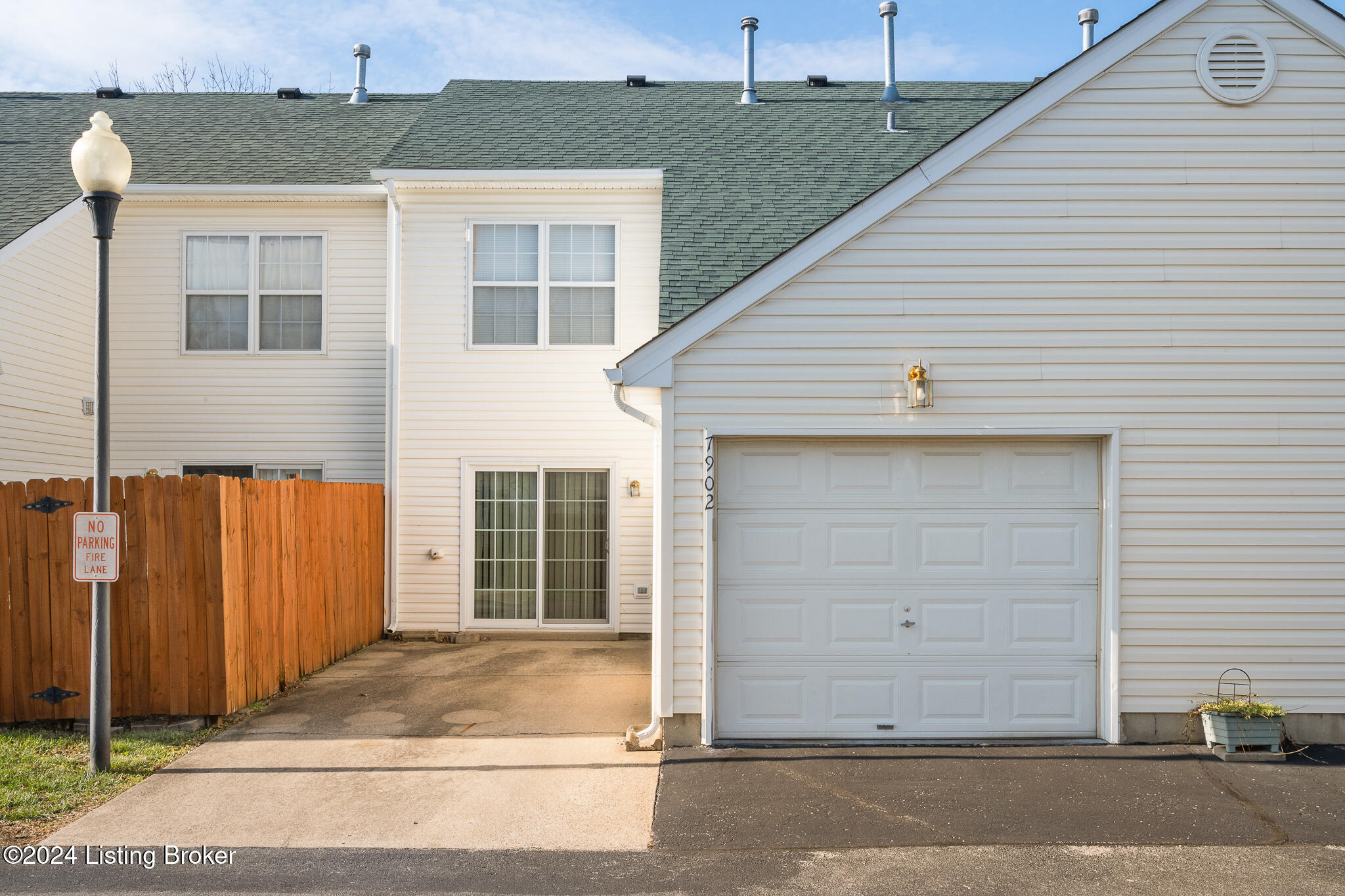 7902 Misty Green Way, Louisville, Kentucky image 24