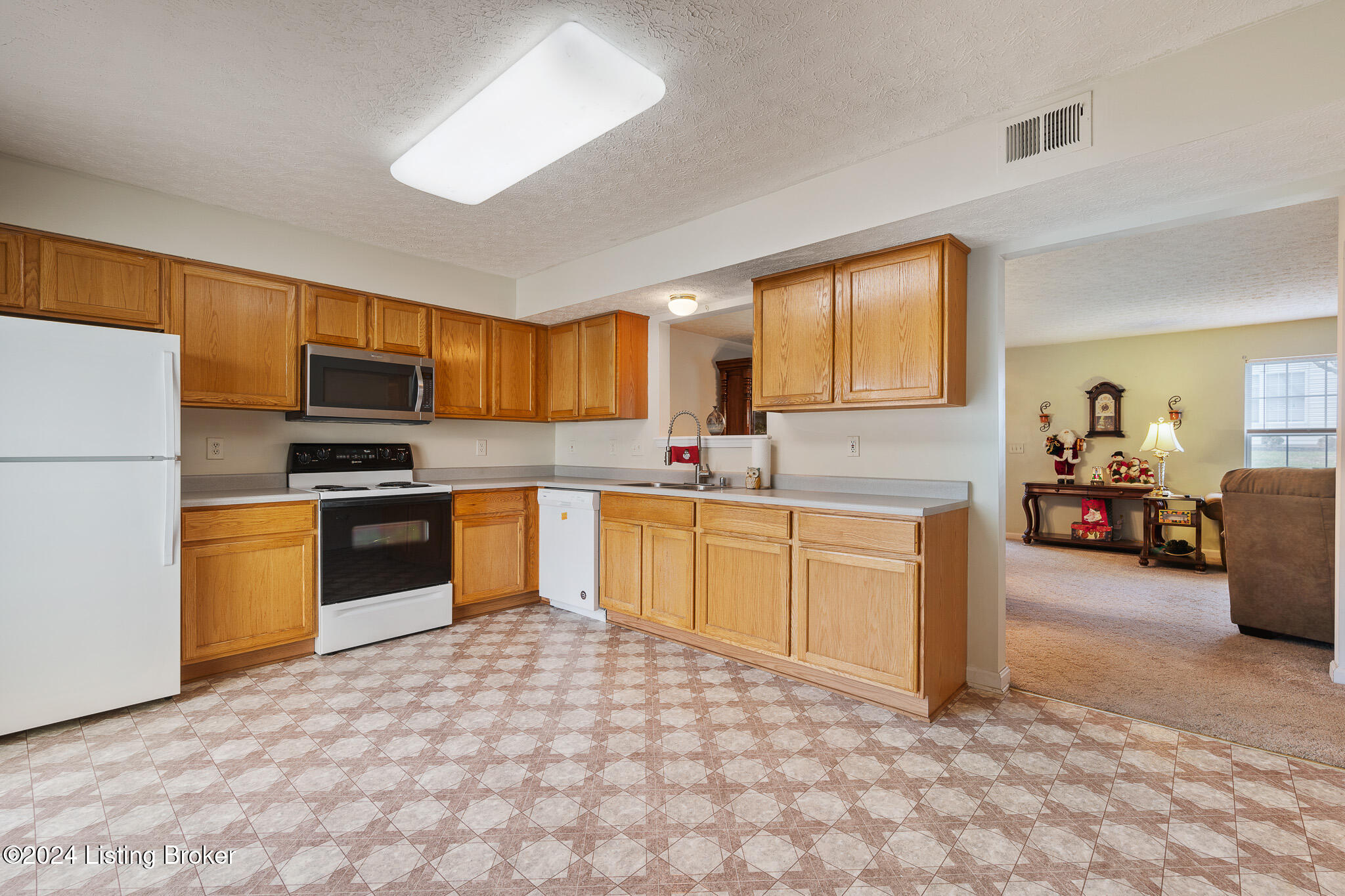 7902 Misty Green Way, Louisville, Kentucky image 11
