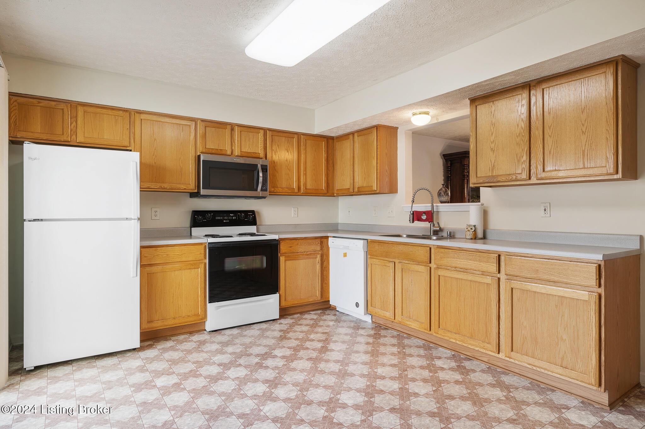 7902 Misty Green Way, Louisville, Kentucky image 12