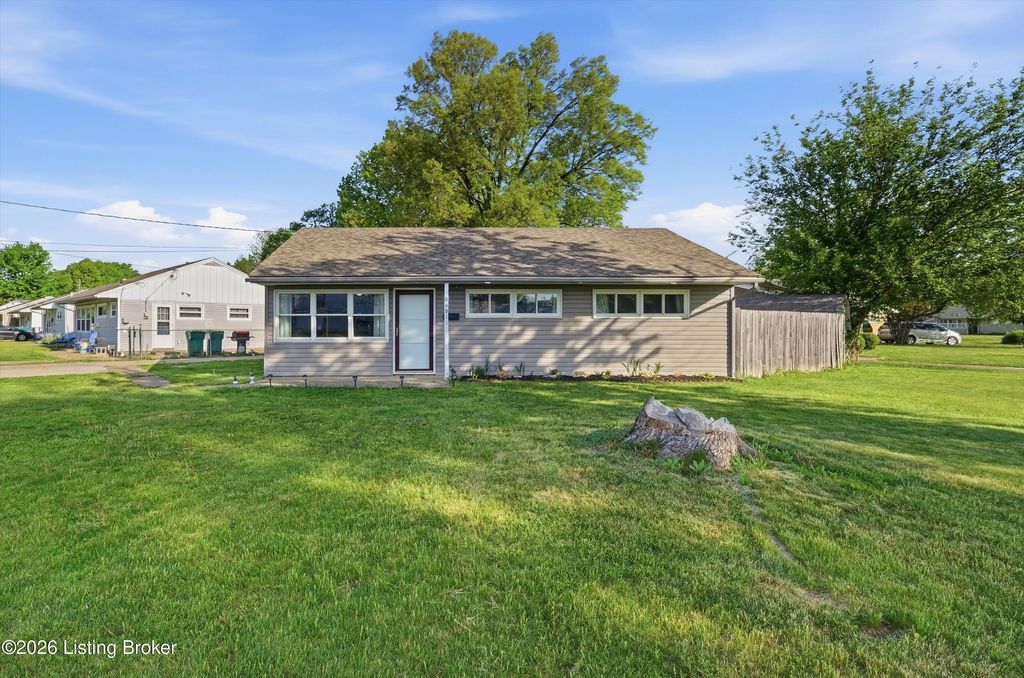 Photo of 4911 Woodcock Cir, Louisville, KY 40213 (MLS # 1714804)