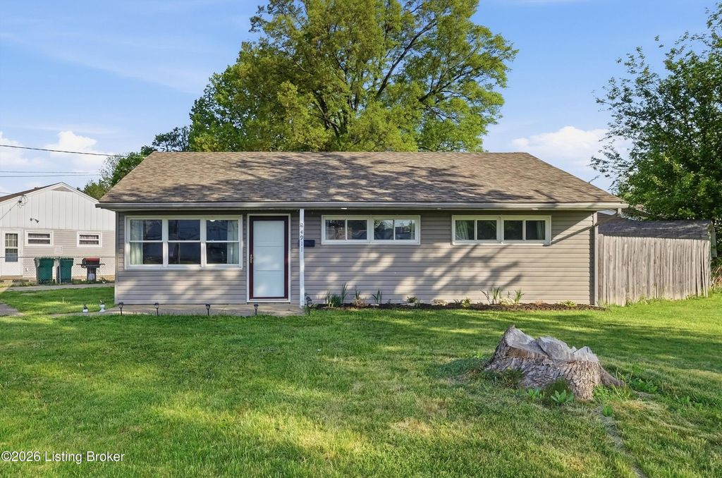 Photo of 4911 Woodcock Cir, Louisville, KY 40213 (MLS # 1714804)