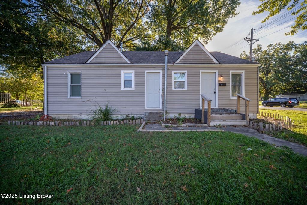 Photo of 1443 S 32nd St, Louisville, KY 40211 (MLS # 1708541)