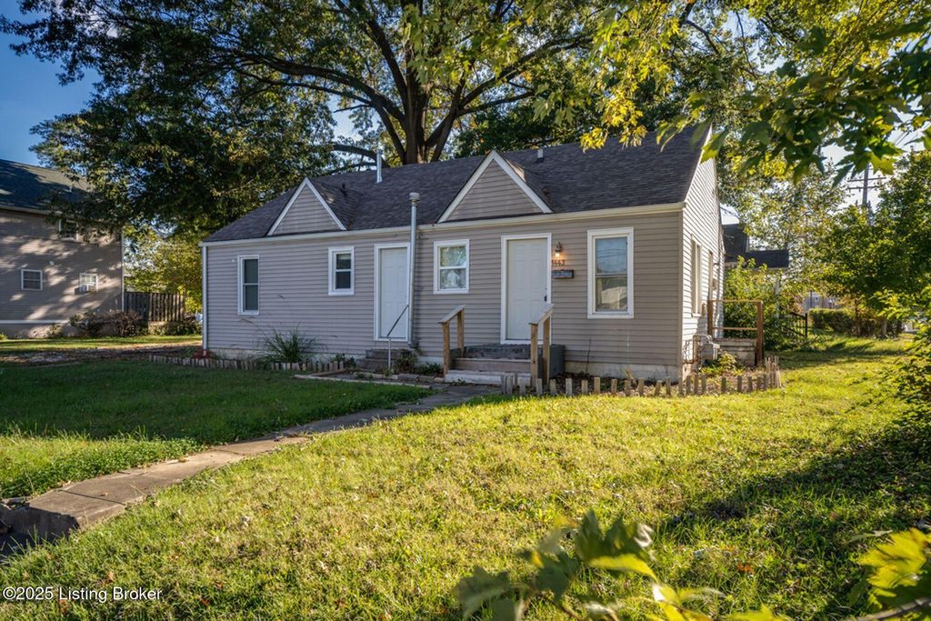 Photo of 1443 S 32nd St, Louisville, KY 40211 (MLS # 1708541)