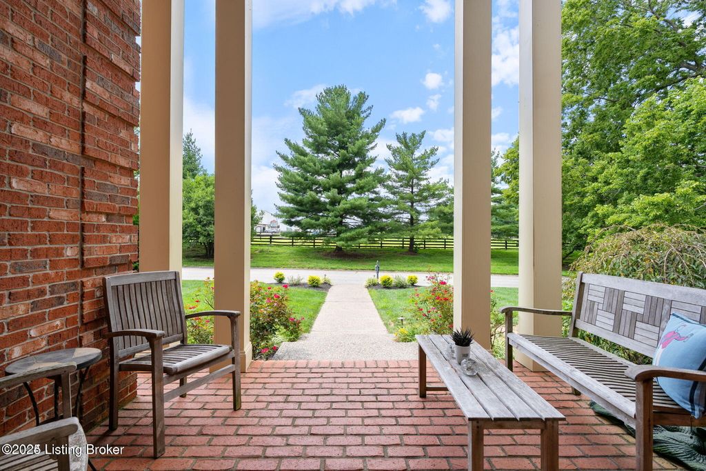 Photo of 2903 Windward Ct, Prospect, KY 40059 (MLS # 1702752)