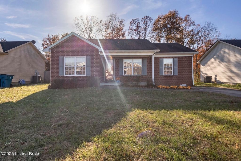 Photo of 834 Tecumseh Dr, Shepherdsville, KY 40165 (MLS # 1711455)