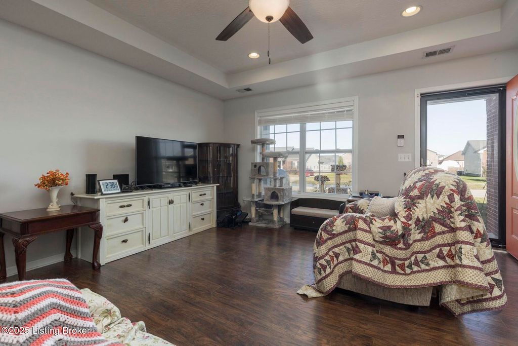 Photo of 834 Tecumseh Dr, Shepherdsville, KY 40165 (MLS # 1711455)