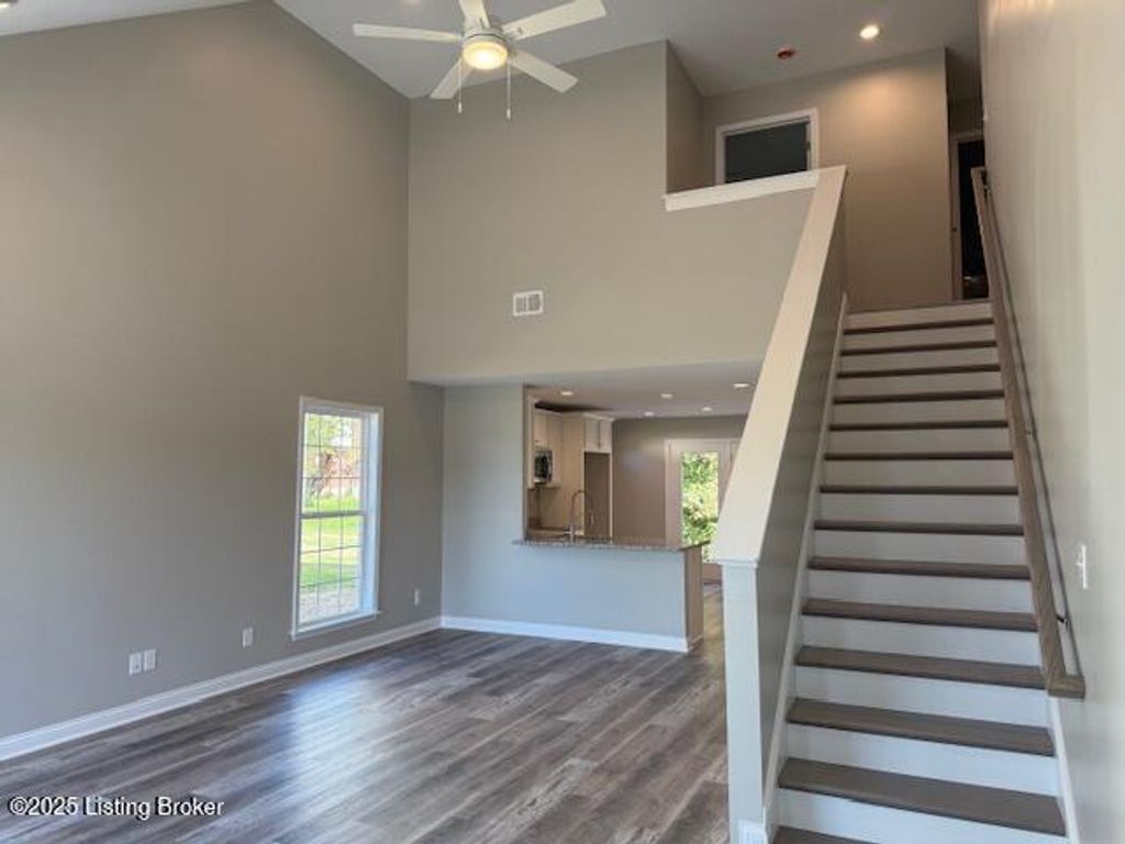 Photo of 11409 Tierney Ave, Louisville, KY 40272 (MLS # 1710396)