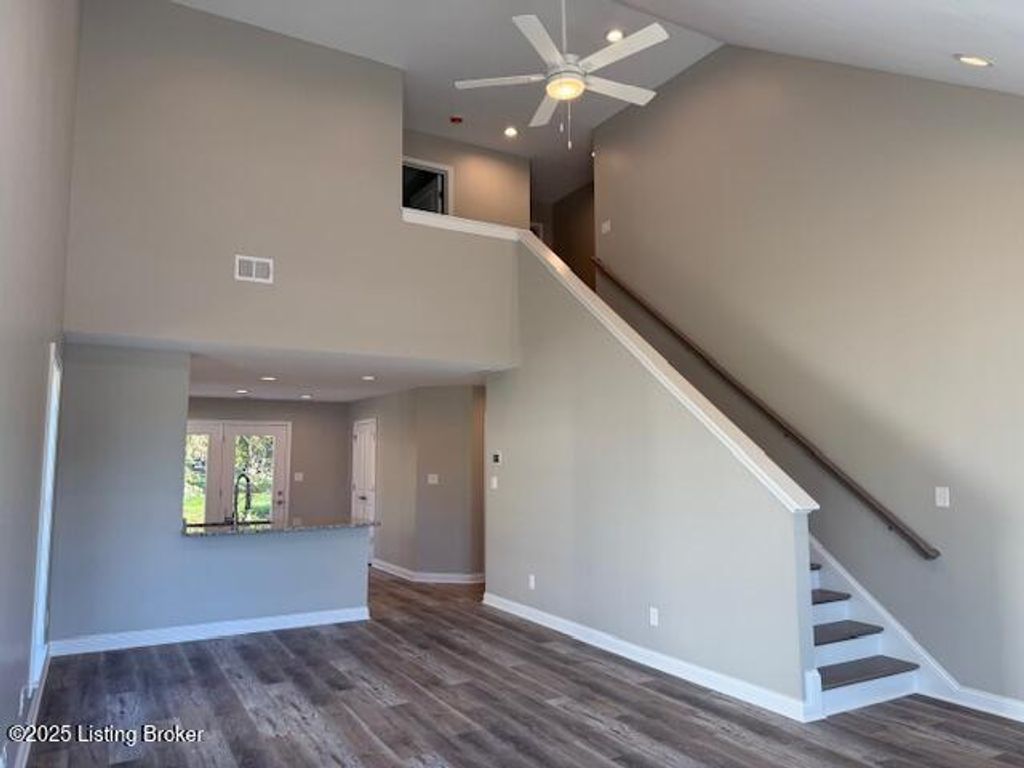 Photo of 11409 Tierney Ave, Louisville, KY 40272 (MLS # 1710396)