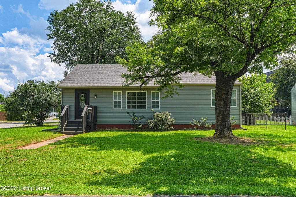 Photo of 401 S Center St, Bardstown, KY 40004 (MLS # 1725524)