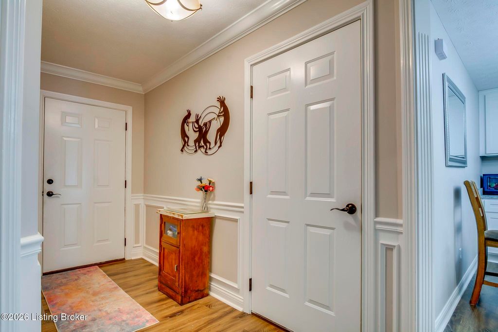 Photo of 5816 Shepherd Crossing Dr, Louisville, KY 40219 (MLS # 1713996)