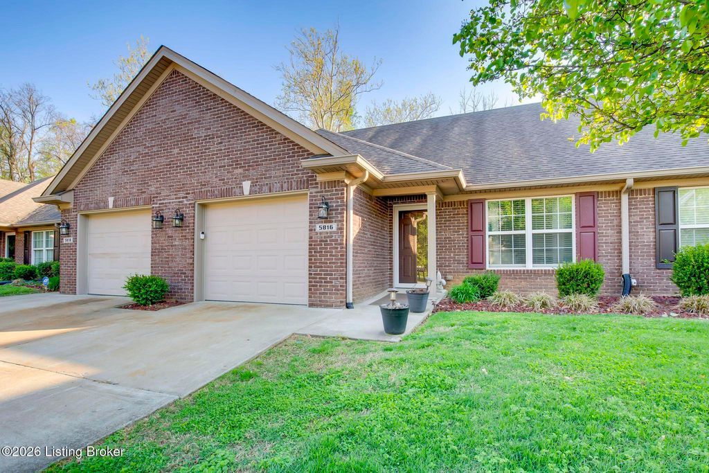 Photo of 5816 Shepherd Crossing Dr, Louisville, KY 40219 (MLS # 1713996)