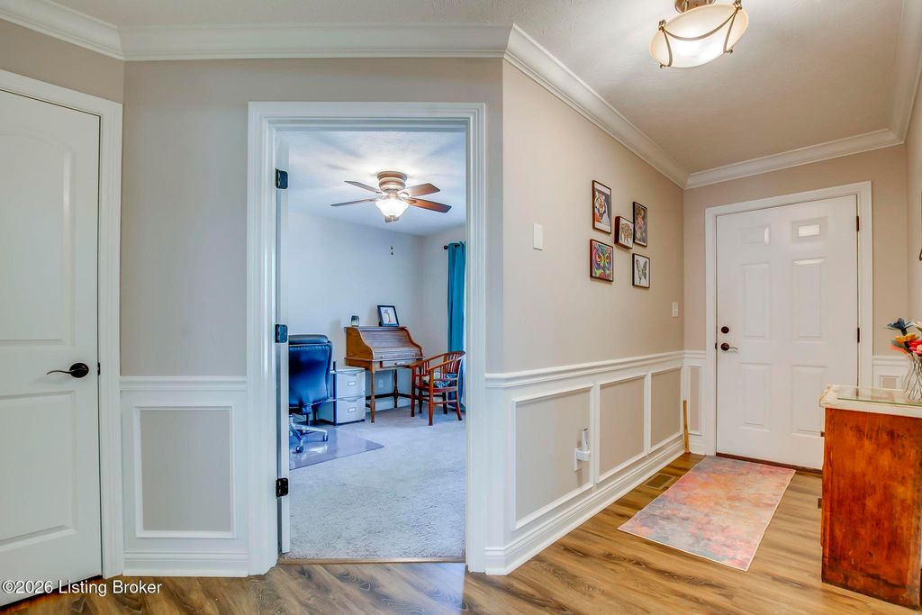 Photo of 5816 Shepherd Crossing Dr, Louisville, KY 40219 (MLS # 1713996)