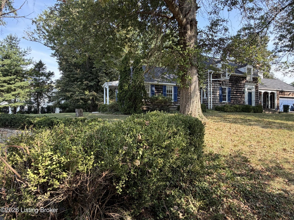 Photo of 4101 Brownsboro Rd, Louisville, KY 40207 (MLS # 1729615)