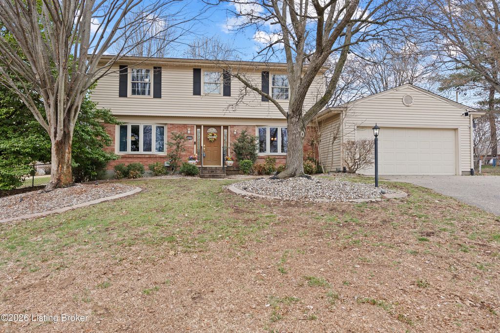 Photo of 10204 Hearthstone Ct, Louisville, KY 40272 (MLS # 1710459)