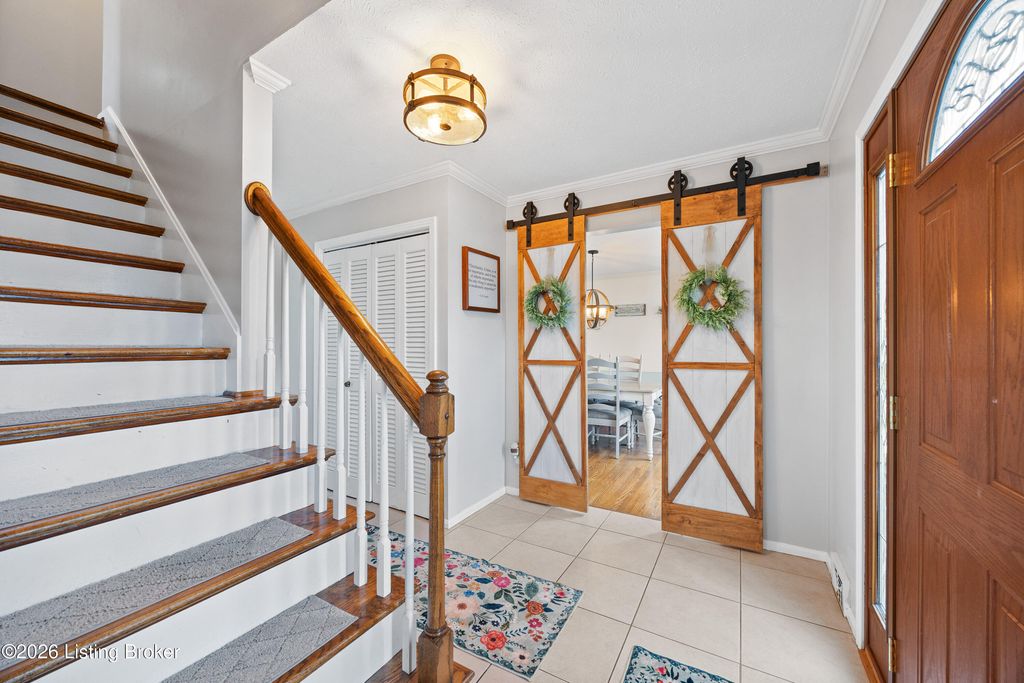 Photo of 10204 Hearthstone Ct, Louisville, KY 40272 (MLS # 1710459)