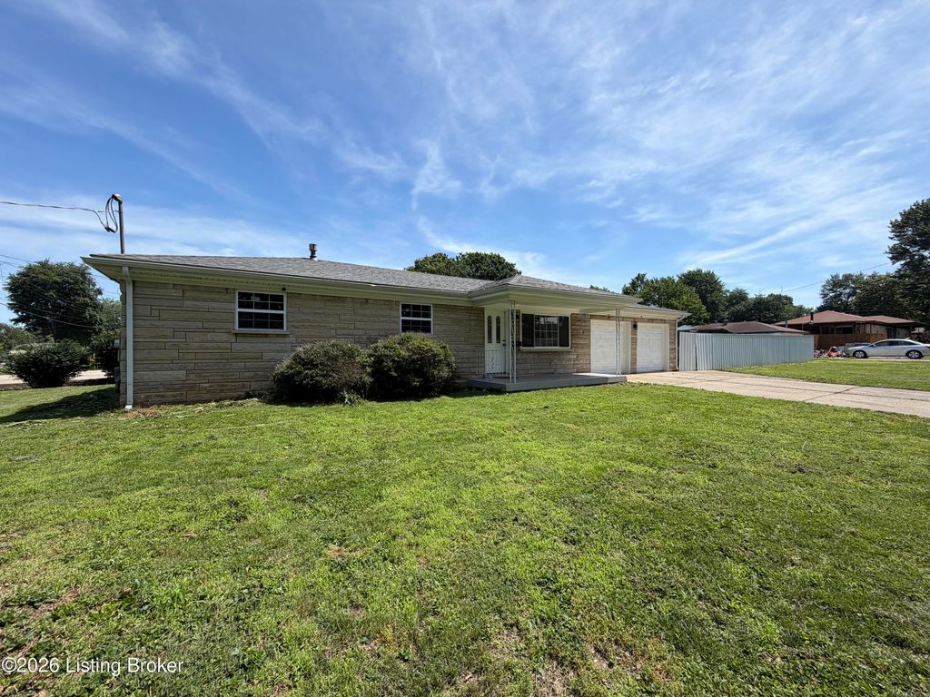 Photo of 3701 Vanguard Dr, Louisville, KY 40229 (MLS # 1719109)