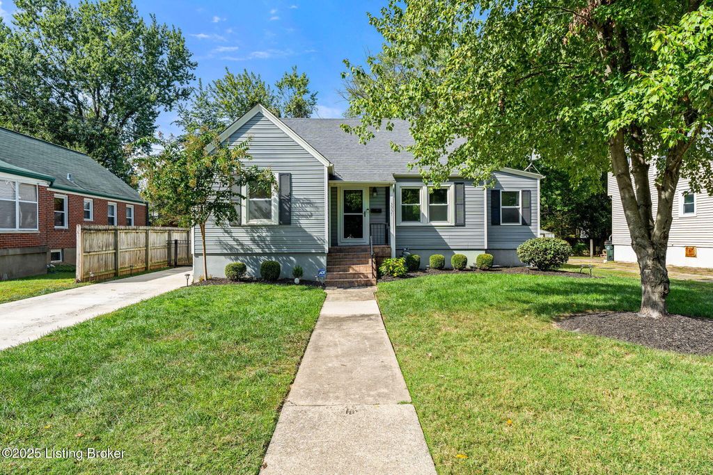 Photo of 3937 Staebler Ave, Louisville, KY 40207 (MLS # 1706519)
