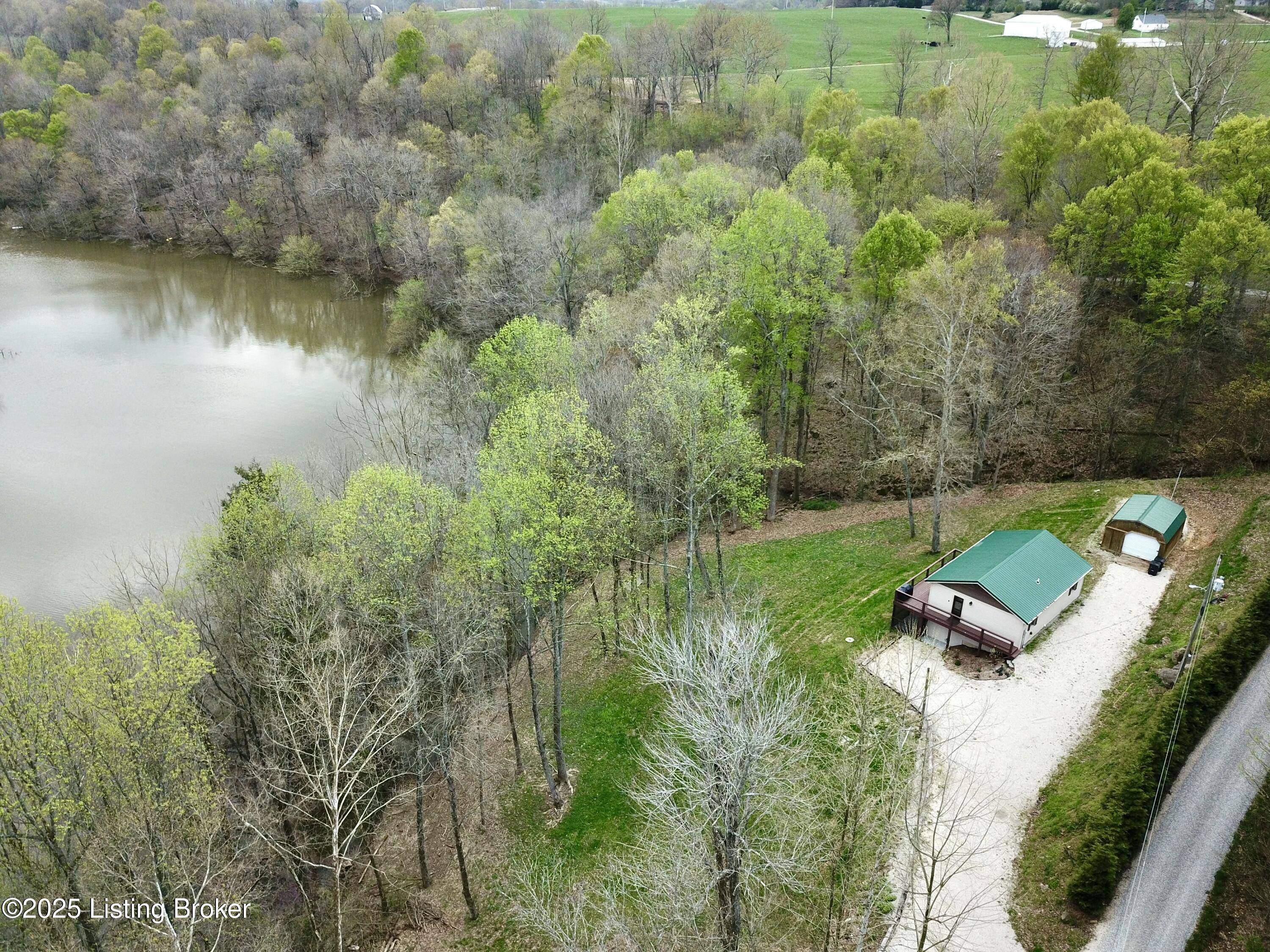 438 Whippoorwill Cove Ln, Westview, Pennsylvania image 1